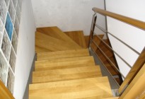 Escalera Metálica-Peldaños de Madera y barandilla Inoxidable
